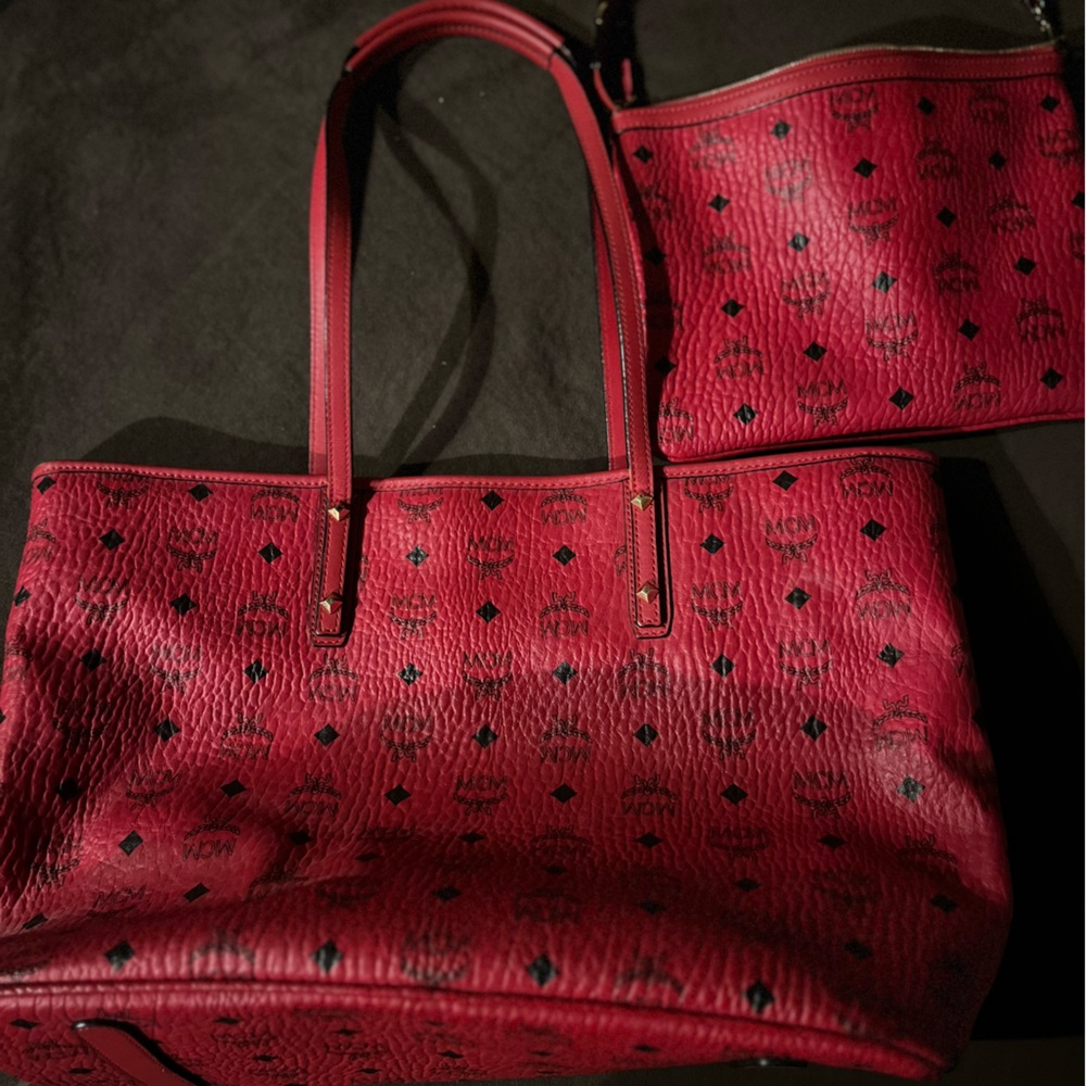 Mcm Liz reversible medium shopper red gently used